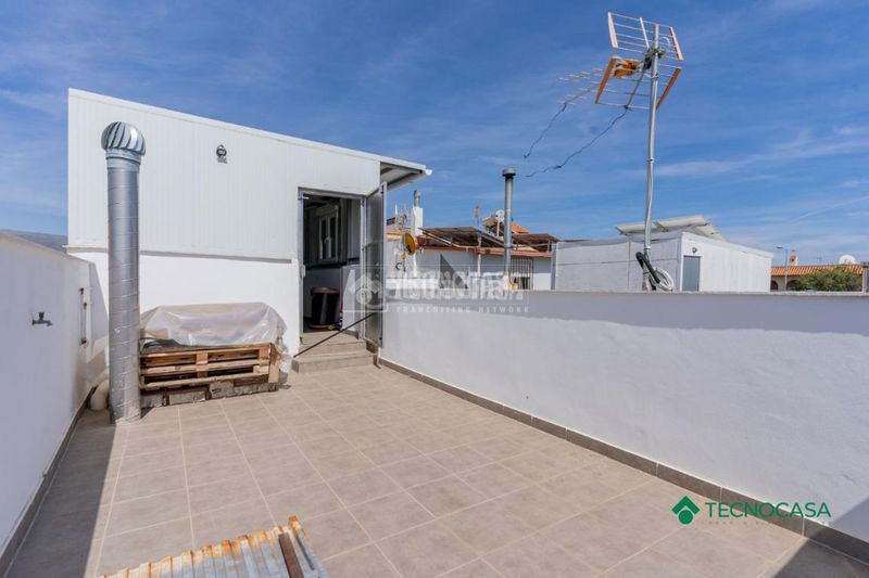 Foto e0abd5c2-bbe3-4280-86bd-a0427ce1e60c. Casa aparellada a La Gangosa Vícar