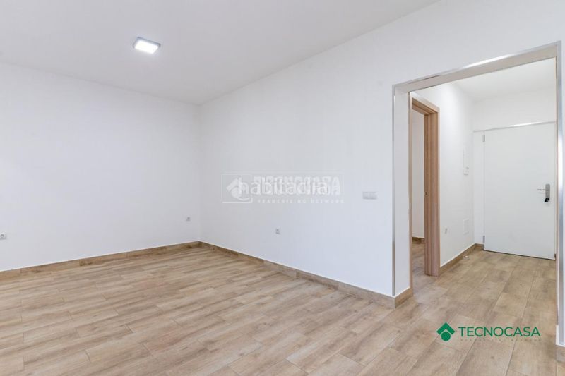 Foto f653c995-9e2d-48c3-a772-e77d1e317546. Casa aparellada a La Gangosa Vícar