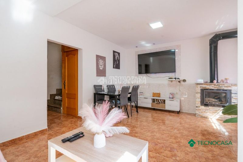 Foto 408c4b01-ea4e-4df0-9732-421428e909c4. Casa aparellada amb calefacció aparcament a La Gangosa Vícar