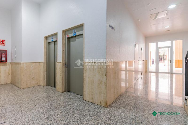 Foto df88a0b5-27f9-47d3-8670-2dbac151ecd3. Pis a puebla de Vícar Vícar
