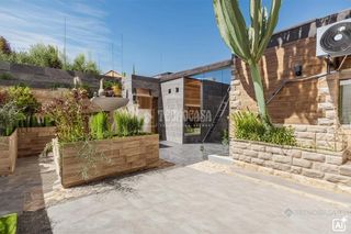Casa aparellada a Las Cabañuelas. Casa en venta en vícar