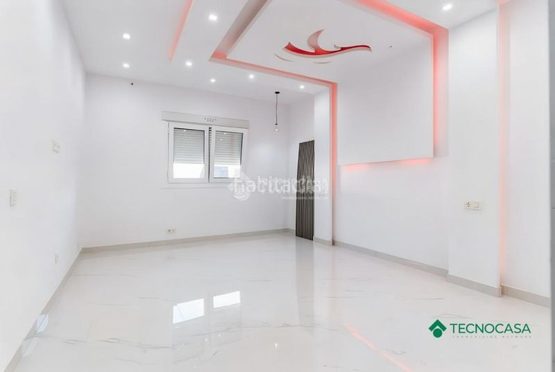 Foto 40b4fd00-ed40-45b4-98cb-981873d021ba. Casa aparellada amb piscina a Las Cabañuelas Vícar