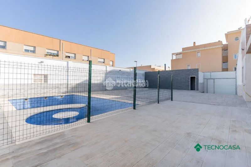 Foto 431a7a1b-1adc-4a9c-b8b3-aff87a63ef54. Casa aparellada amb piscina a Las Cabañuelas Vícar