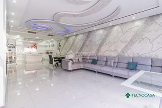 Casa aparellada a Las Cabañuelas. Casa en venta en vícar