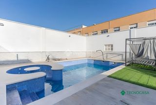 Casa bifamiliare in Las Cabañuelas. Casa en venta en vícar
