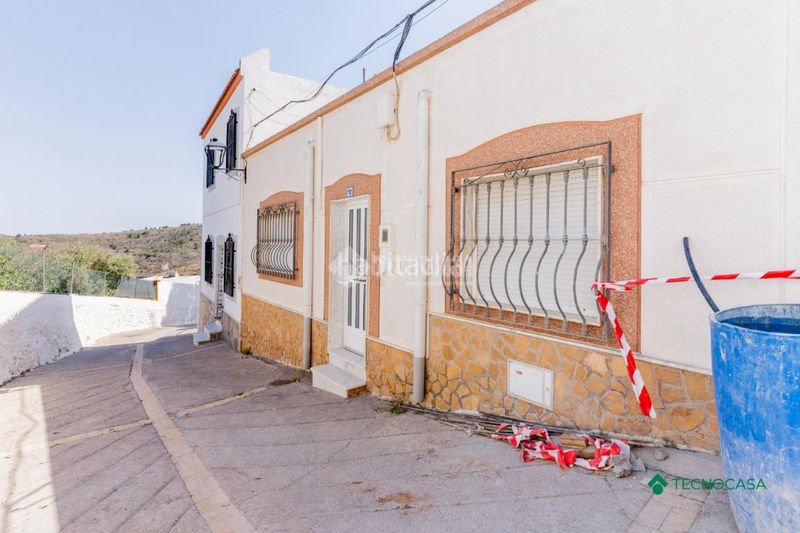 Foto 0537a73f-2b56-42d1-b55c-439e5db6ac2a. Casa aparellada amb calefacció a Enix
