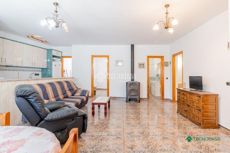 Foto 067fb54e-ff63-47cb-88b6-86286620c58f. Casa aparellada amb calefacció a Enix