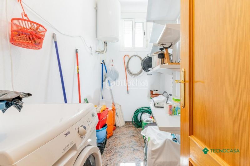 Foto 61343bed-4c12-4e80-abd1-d42123884fcb. Casa aparellada amb calefacció a Enix