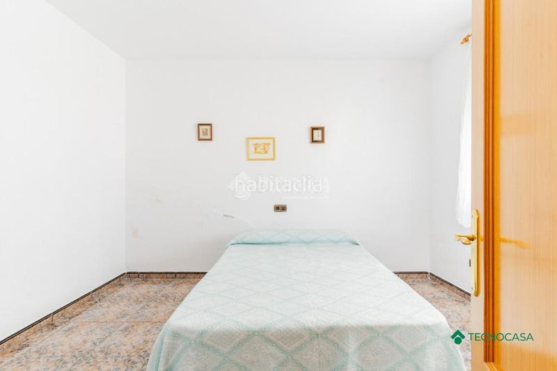 Foto 6dfec478-041b-43e8-9046-cb42cf055e81. Casa aparellada amb calefacció a Enix