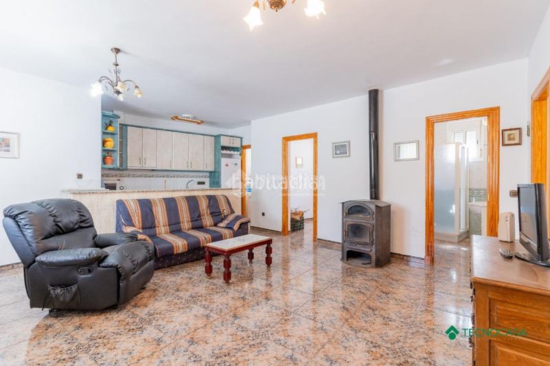 Foto c6ceb9ec-3f5a-45e5-82ab-4cbbd3947bbe. Casa aparellada amb calefacció a Enix