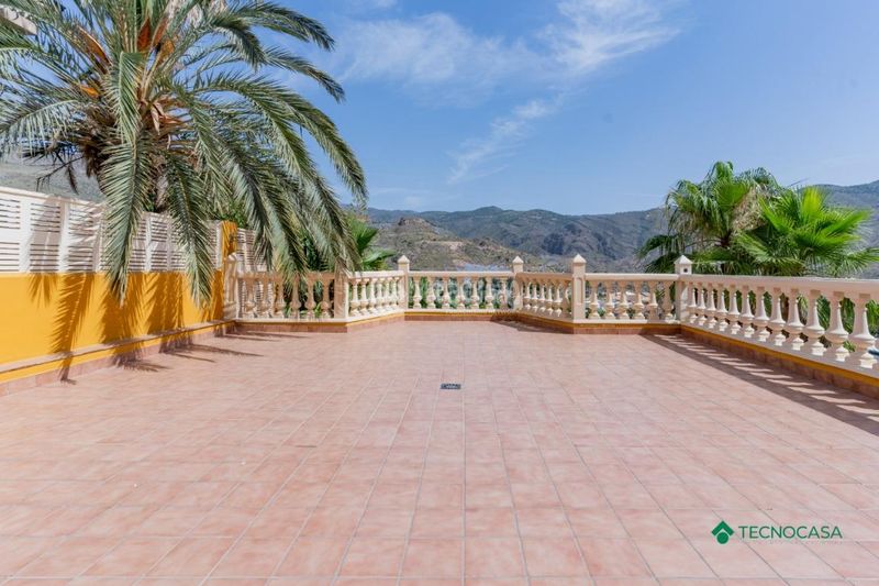 Foto f64e6c10-9e0c-4c5a-873d-18ca3f6bd9a4. Casa amb aparcament a La Envía Vícar