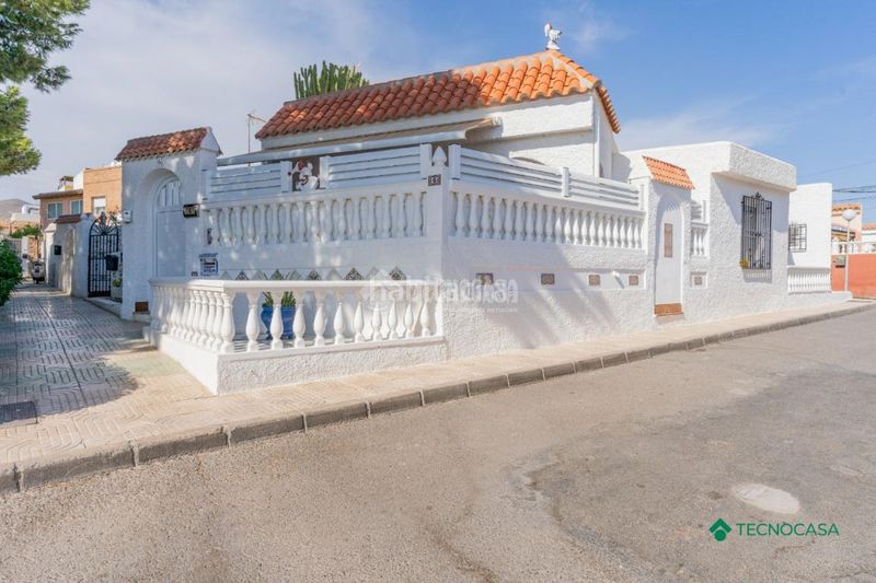 Foto 77fd9dcd-f538-4444-ad48-fef8ab7f429d. Casa con parcheggio in Las Cabañuelas Vícar