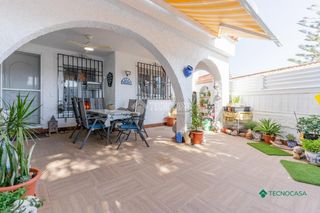 House in Las Cabañuelas. Casa en venta en vícar