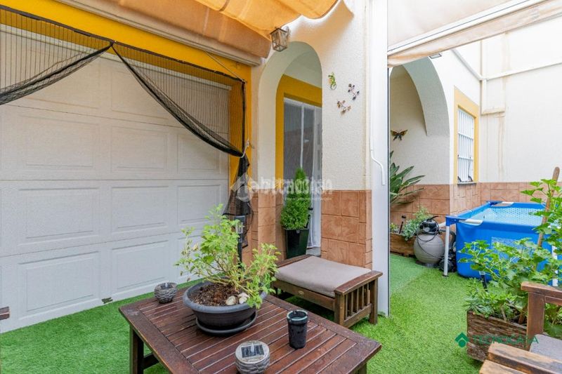 Foto 7009b868-48b5-447d-94ba-18cef8103375. Casa aparellada amb calefacció aparcament a Las Cabañuelas Vícar