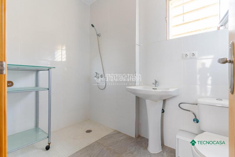 Foto 2f57c47e-0dd5-42c4-af53-f7d6ab9c1089. Casa aparellada amb calefacció aparcament a puebla de Vícar Vícar