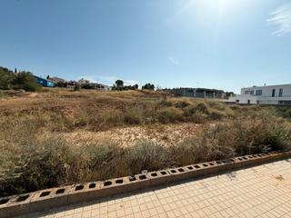 Terreny residencial a Carrer de la parra 18. Venta de parcela con vistas al parque fluvial del turia