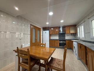 Appartement à Carrer pintor ribera 4. Se vende magnifica vivienda para familias grandes en quart de po