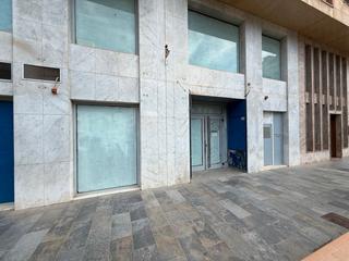 Local commercial à Plaça cardona vives 2. Venta de exclusivo local antigua sede del bbva en el centro de l