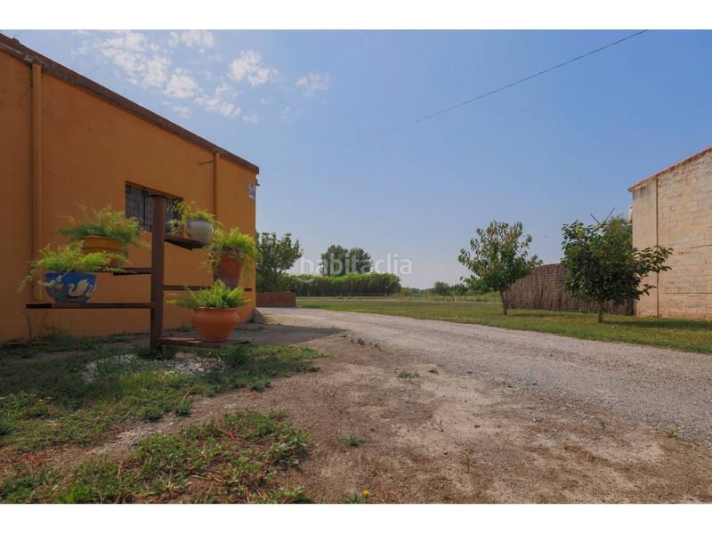 Foto 03a8e32e-3a95-45a3-b693-78cd93ea0103. Masia amb aparcament piscina a Verges