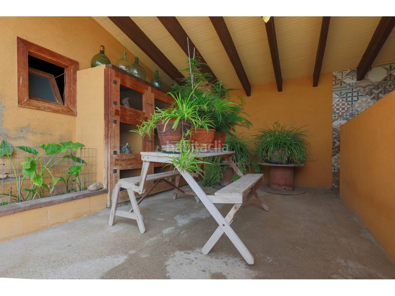 Foto 535e0dbf-ffcc-48f0-a436-21bcde135643. Masia amb aparcament piscina a Verges