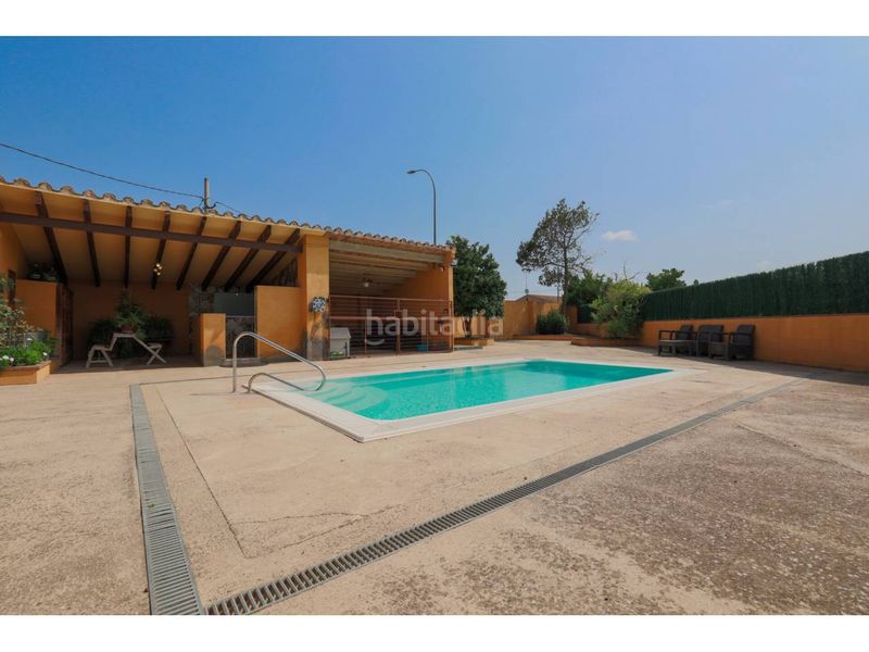 Foto c15bb274-5f76-456e-ad3a-843952291f8f. Masia amb aparcament piscina a Verges