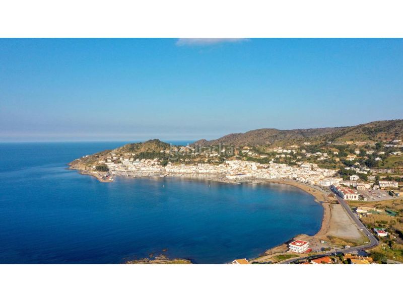 Foto 85a8ee57-182d-4b70-9bb8-ade6cca199e6. Casa amb calefacció aparcament a Port de la Selva (El)