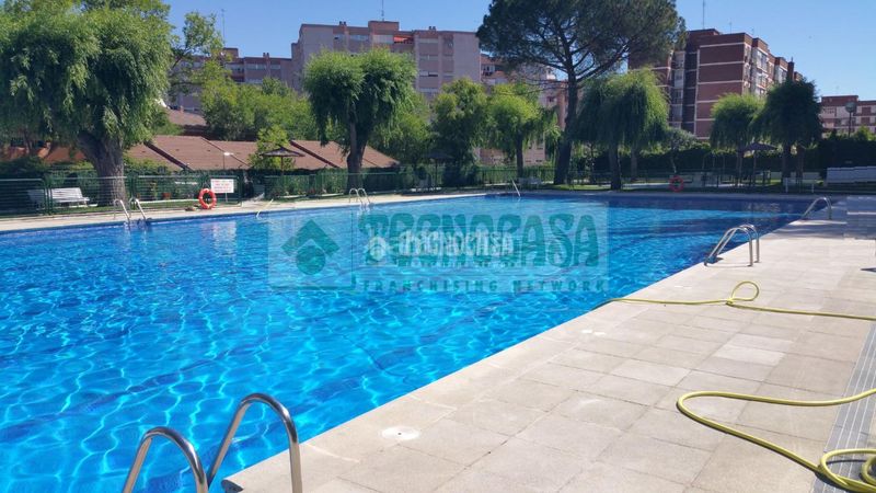 Foto 19330385-ddbf-474c-ab6c-981c2a49f4e0. Pis amb piscina a Fuenlabrada ii-el molino Fuenlabrada