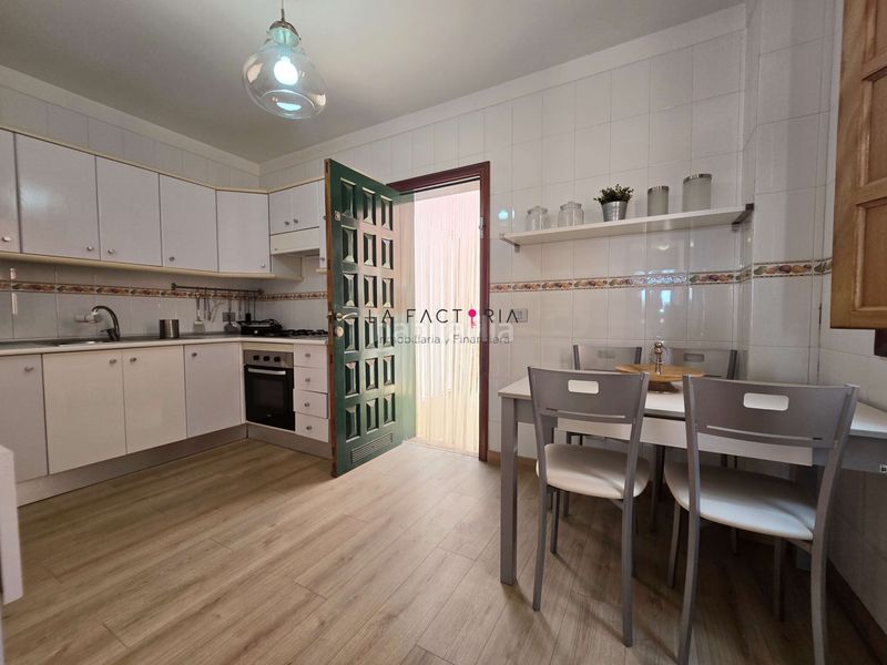 Foto 52a47028-77f2-4061-895f-3094cb8238af. Casa aparellada amb aparcament a Las Galletas Arona