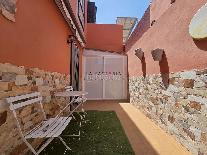 Foto b3677c3e-4591-470d-b71b-e973f7cf4b63. Casa aparellada amb aparcament a Las Galletas Arona