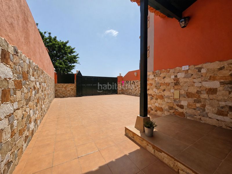 Foto caa20958-af81-42b2-8883-4f664ac08db2. Casa aparellada amb aparcament a Las Galletas Arona