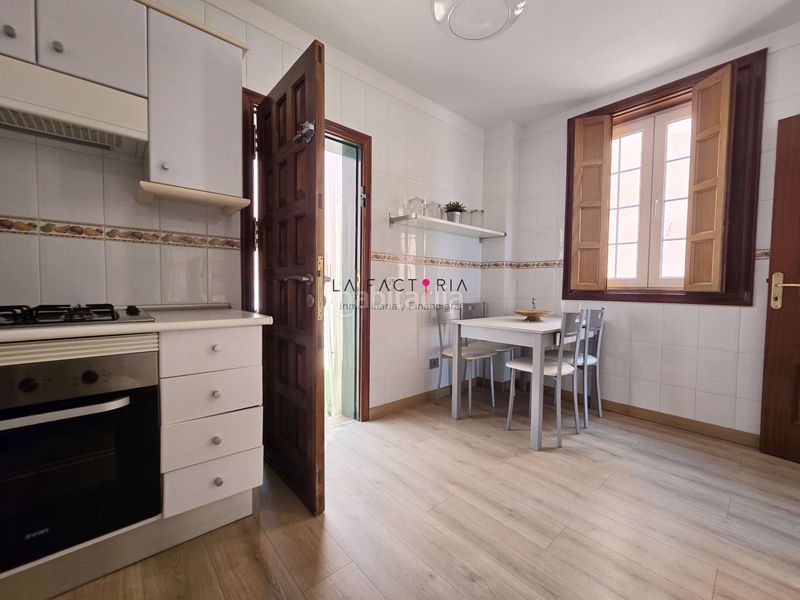 Foto ee6c9070-dcda-4e0e-85e5-14032a8cb13b. Casa aparellada amb aparcament a Las Galletas Arona