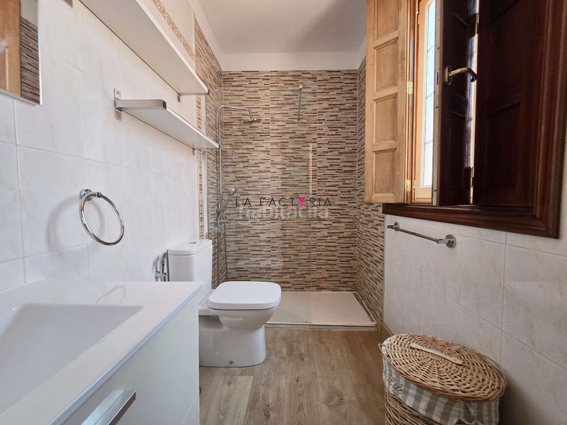 Foto f0588d39-9de2-4804-950b-f26b1a7c55bc. Casa aparellada amb aparcament a Las Galletas Arona