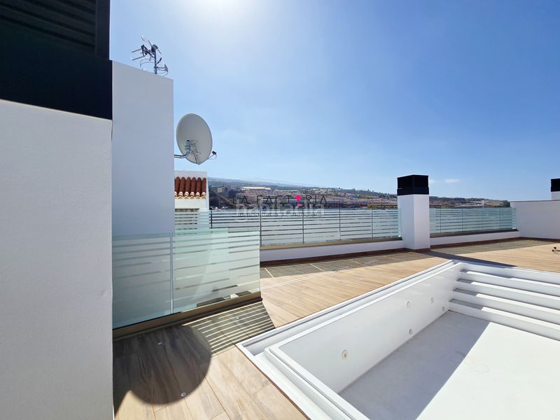 Foto e6194dd0-0542-4f8b-adcb-23f44746afa5. Pis amb piscina a Puerto de Santiago Santiago del Teide