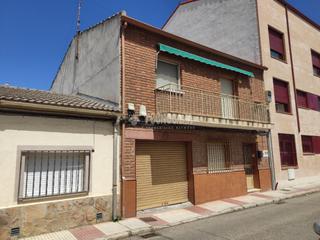 Casa aparellada a Bulevar-Plaza Castilla. Casa en venta en azuqueca de henares