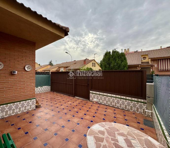Foto 5dc89ef0-7ebc-45a1-8668-f574a24f230e. Casa bifamiliare in La Paloma-Asfain Azuqueca de Henares