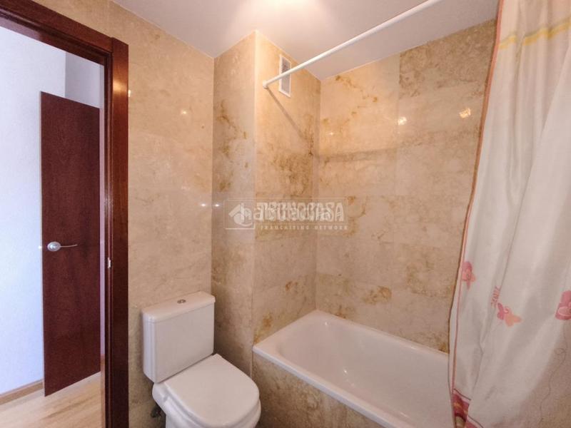 Foto fc4bf8a7-7ac8-4780-9de2-1a78b1e392b5. Pis amb calefacció aparcament a La Paloma-Asfain Azuqueca de Henares