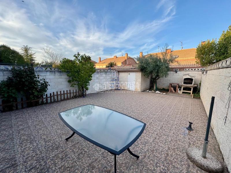 Foto 13606601-8ebb-40ad-97d7-0b33b430ecb9. Casa aparellada amb calefacció a Villanueva de la Torre