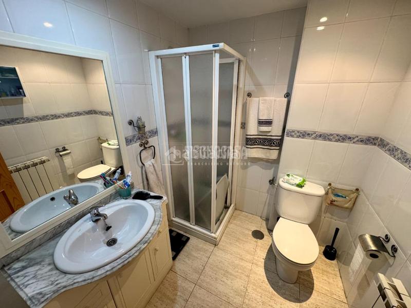 Foto 42c9f81b-f60f-4535-a182-7f4031be9698. Casa aparellada amb calefacció a Villanueva de la Torre