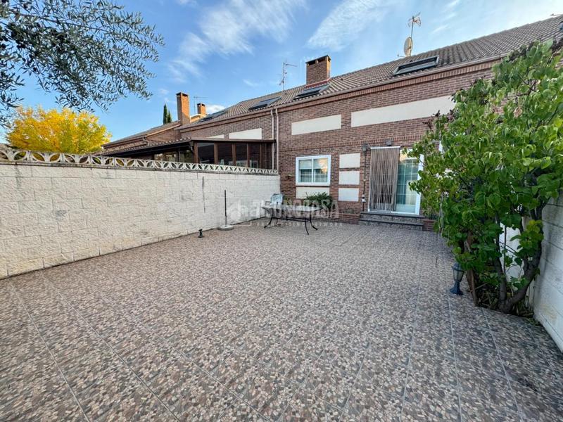 Foto 654ff216-80a7-4230-b64e-af373d16eea0. Casa aparellada amb calefacció a Villanueva de la Torre