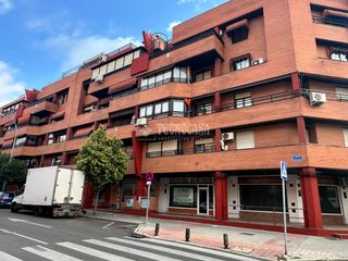 Miete Geschäftsraum in V Centenario. Local comercial en alquiler en leganés