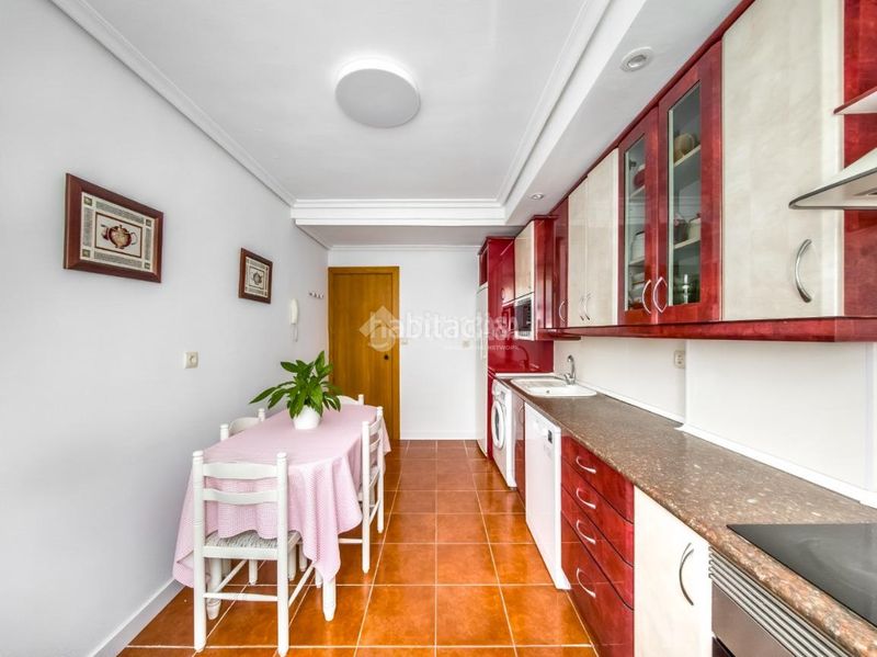 Foto 756e194d-d86e-4aeb-8c09-0fb5b9c78ed1. Casa aparellada amb calefacció piscina a Valdepelayo-Montepinos-Arroyo Culebro Leganés