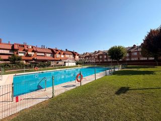 Casa bifamiliare in Valdepelayo-Montepinos-Arroyo Culebro. Casa en venta en leganés