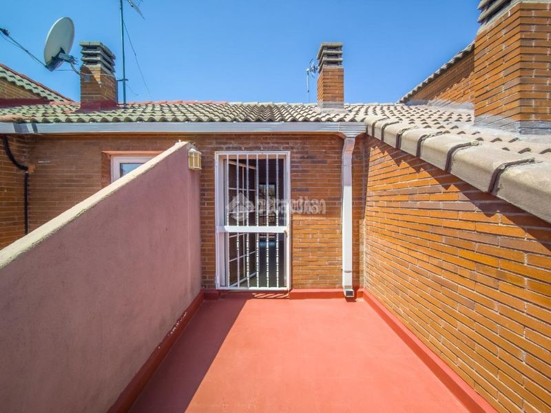 Foto d11f87b4-a5b9-4eb4-a392-a971025f19f0. Casa aparellada amb calefacció piscina a Valdepelayo-Montepinos-Arroyo Culebro Leganés