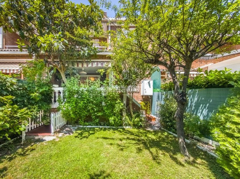 Foto e9748836-809e-4a06-b82d-ad8231001e01. Casa aparellada amb calefacció piscina a Valdepelayo-Montepinos-Arroyo Culebro Leganés