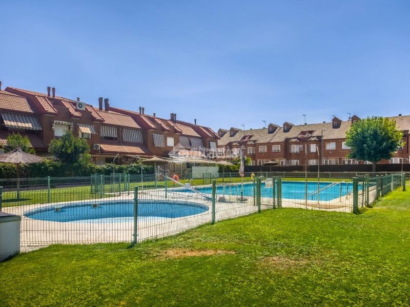 Foto f5460ecf-70f1-4926-a9f5-99edce497c60. Casa aparellada amb calefacció piscina a Valdepelayo-Montepinos-Arroyo Culebro Leganés