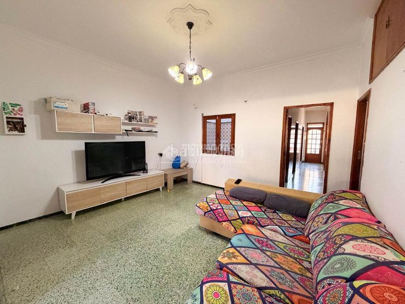 Foto b62f8b47-d144-454b-811f-1bd00836dc99. Casa amb aparcament a Carrizal Ingenio