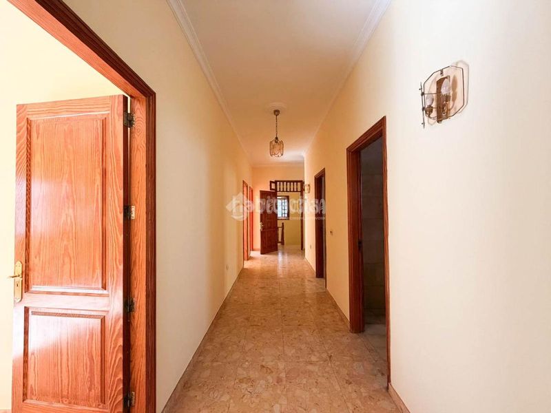 Foto 2d2a8cdb-4bcb-4211-adf9-98934420ab09. Casa aparellada amb aparcament a Ingenio pueblo Ingenio