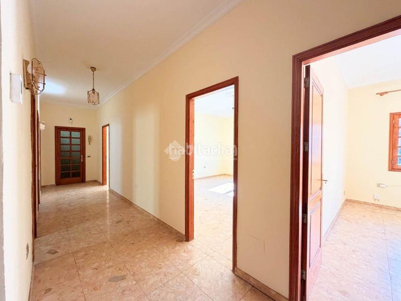 Foto 2f9f980b-9642-40fc-bca8-e6754f8f38b6. Casa aparellada amb aparcament a Ingenio pueblo Ingenio