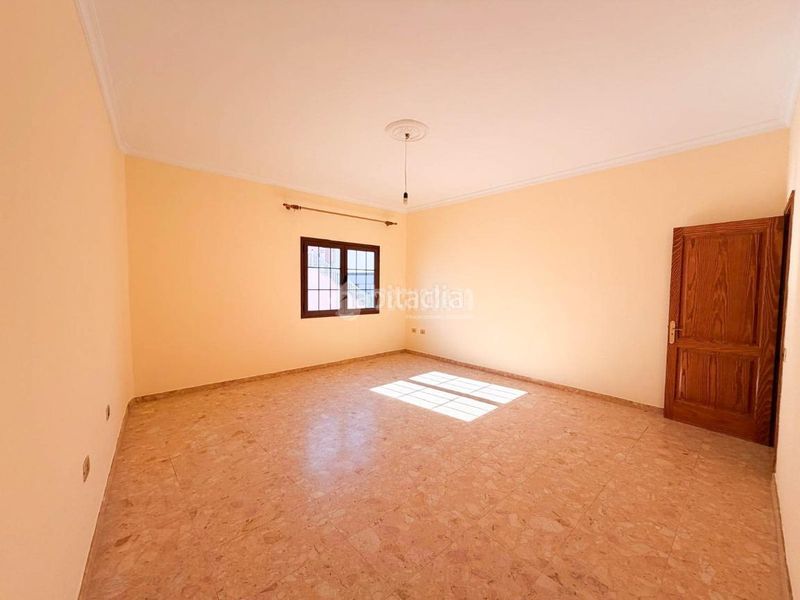Foto 6a2f5f46-d83d-4ae7-92ca-974c8c7ba1cb. Casa aparellada amb aparcament a Ingenio pueblo Ingenio