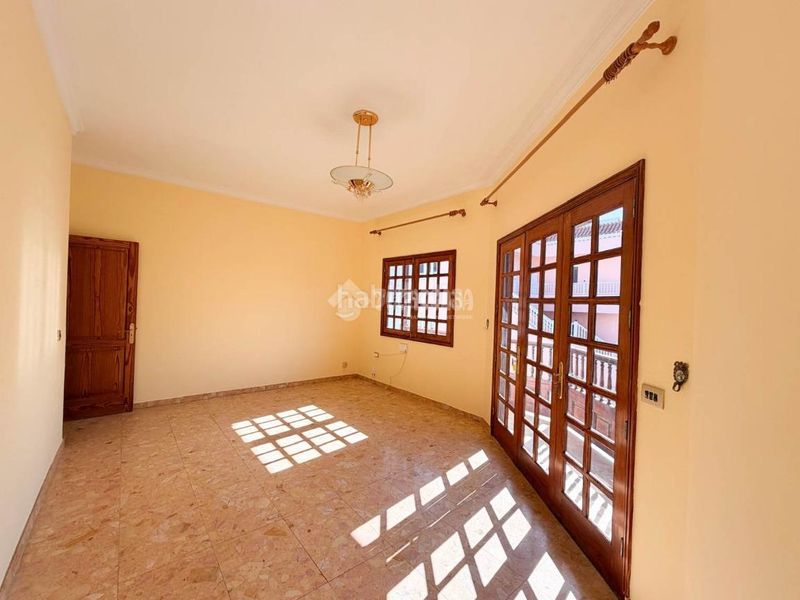 Foto 73371bc1-7719-4807-8443-09281ee52680. Casa aparellada amb aparcament a Ingenio pueblo Ingenio
